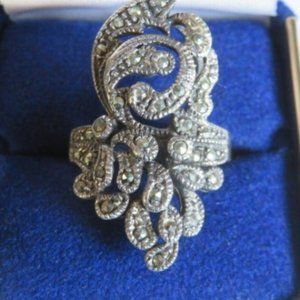 Vintage Marcasite and Sterling Silver Ring (R25)